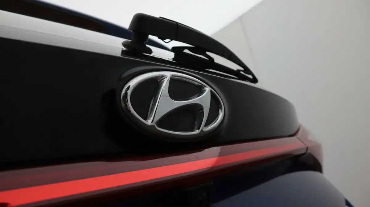 2023-hyundai-i20-10-t-gdi-premium-dct-big-23