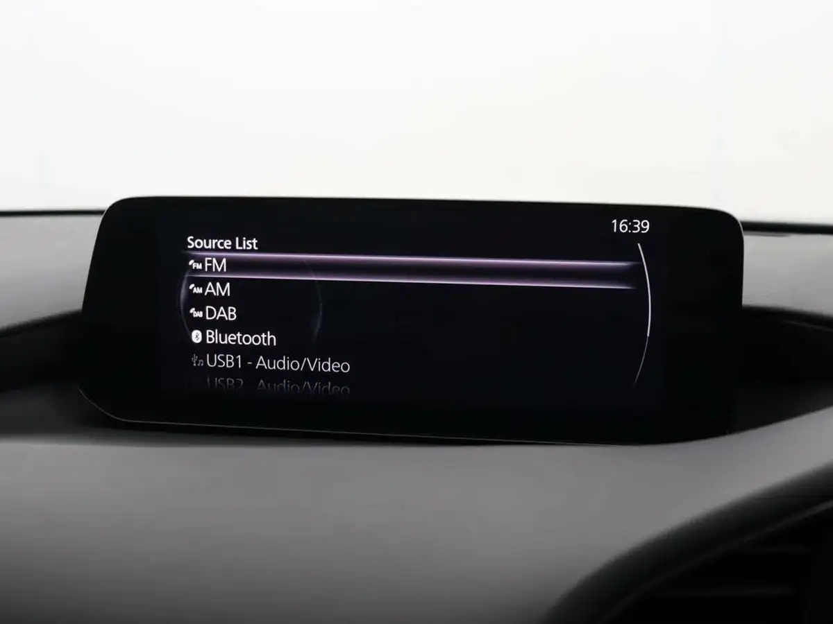 2024-mazda-mazda3-20-e-skyactiv-g-homura-big-15