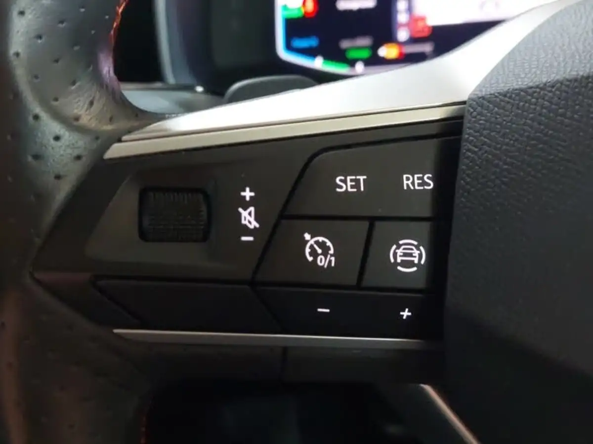 2021-seat-leon-14-e-hybrid-fr-hatchback-big-13