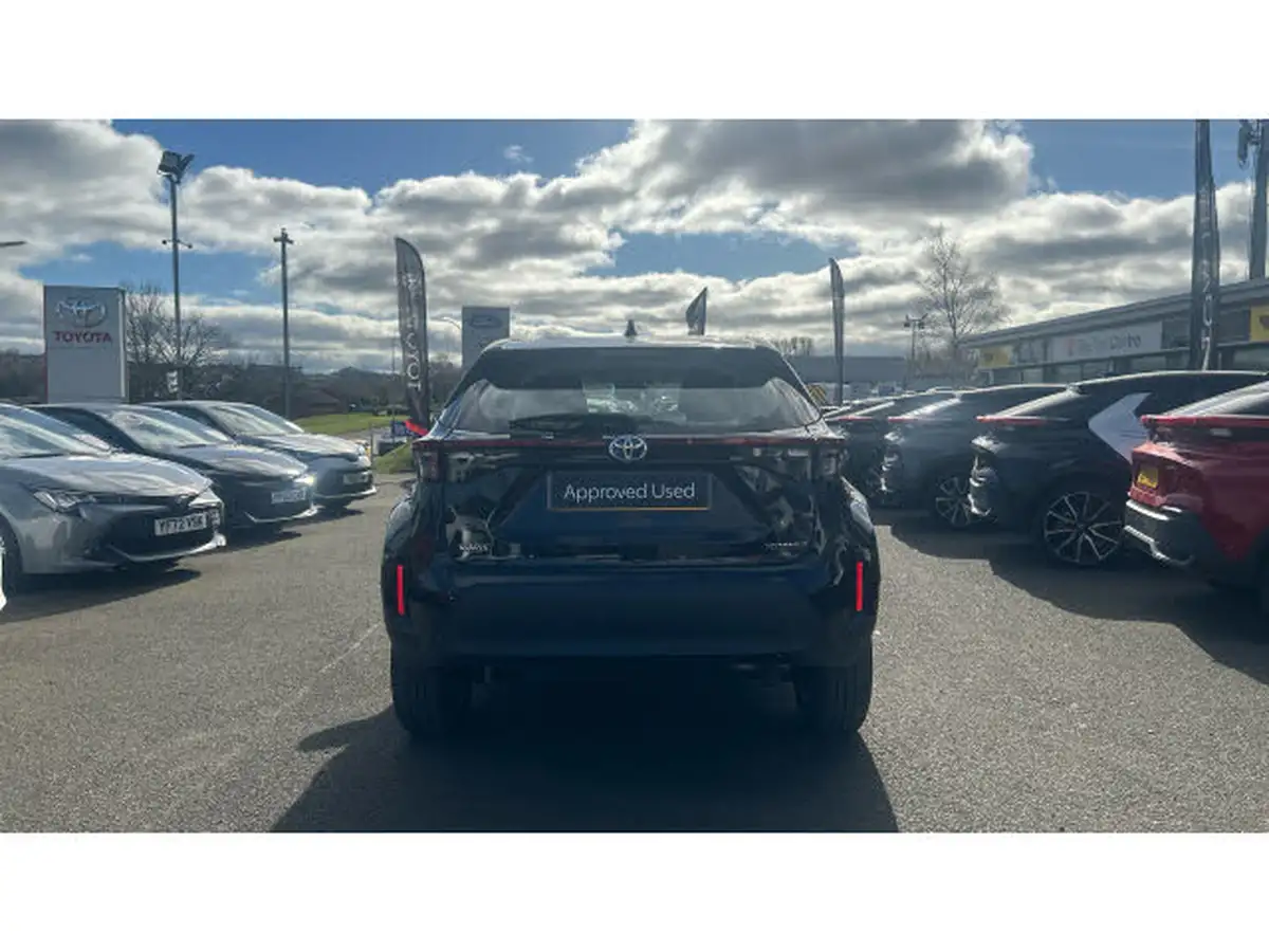 2023-toyota-yaris-cross-15-vvt-i-icon-big-18