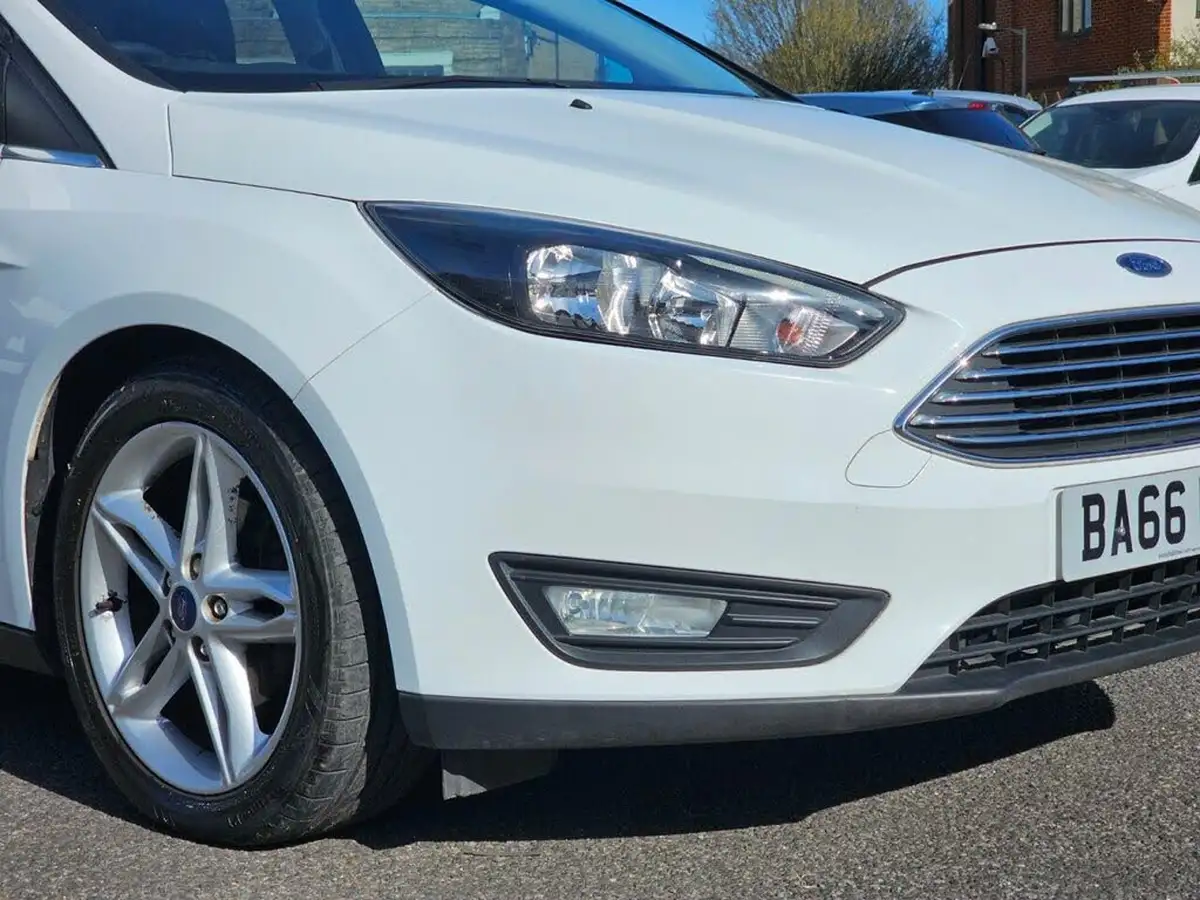 2017-ford-focus-10t-zetec-edition-100ps-hatchback-big-39