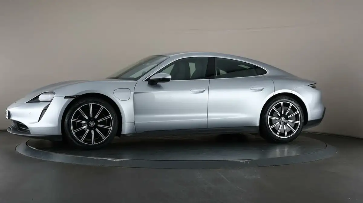 2020-porsche-taycan-e-4s-530ps-big-39