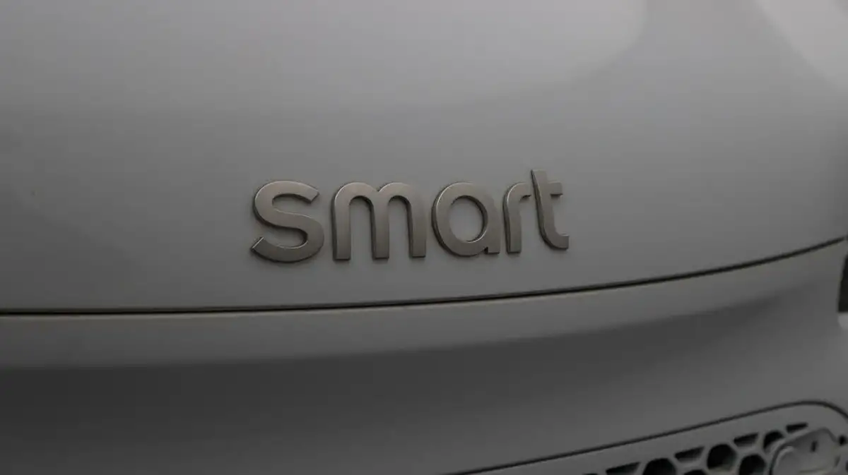 2021-smart-forfour-eq-premium-big-20