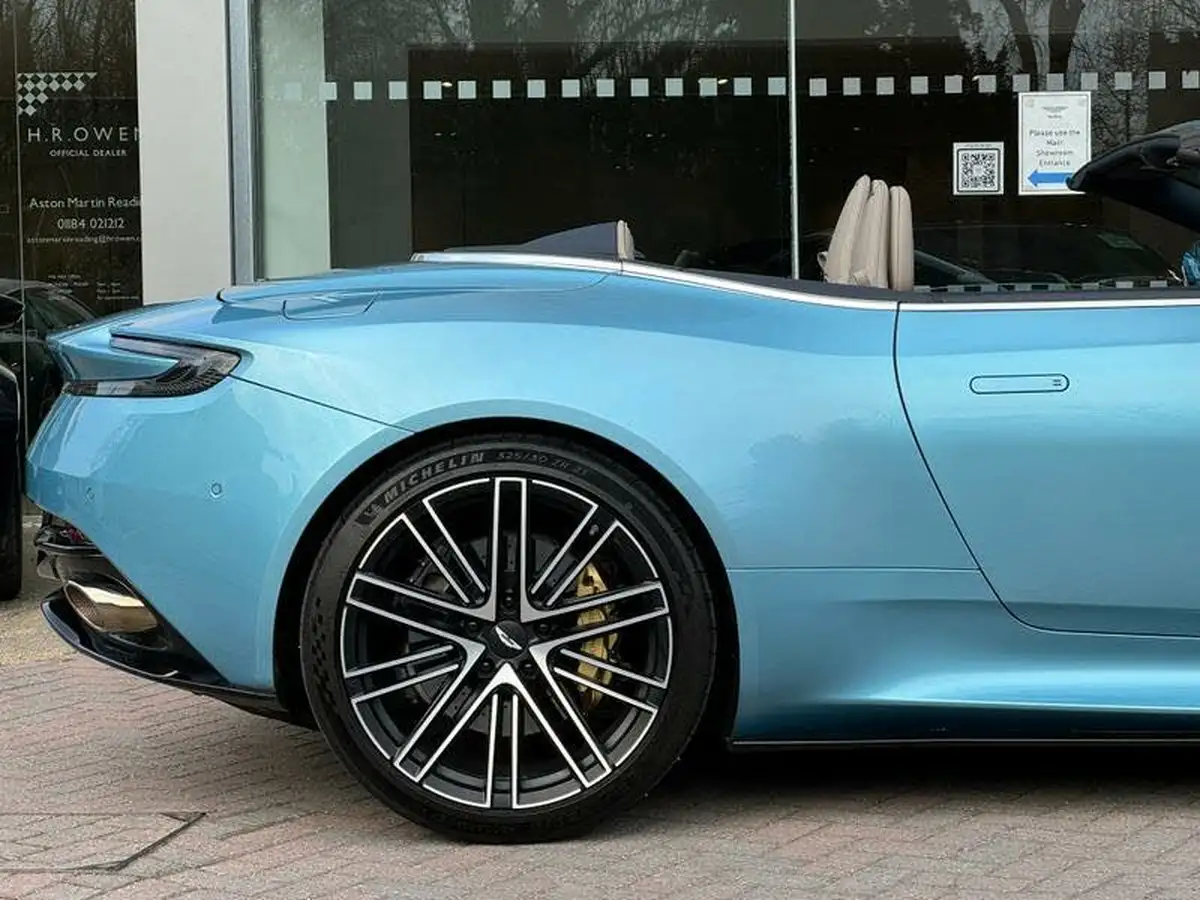 2024-aston-martin-db12-40-v8-auto-euro-6-ss-2dr-big-17