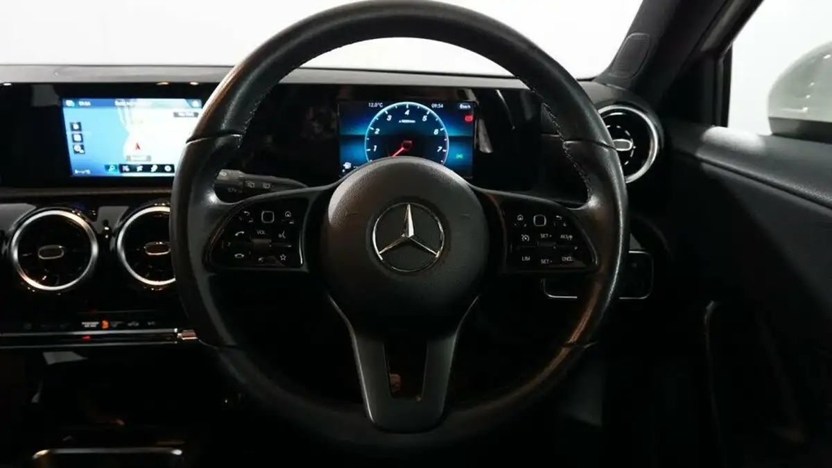 2019-mercedes-benz-a-class-13-a180-se-big-14