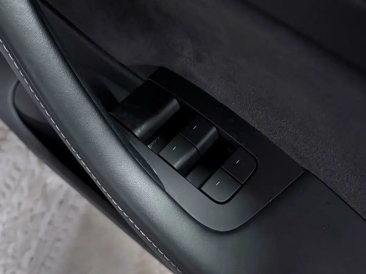 2021-tesla-model-3-e-long-range-awd-big-18