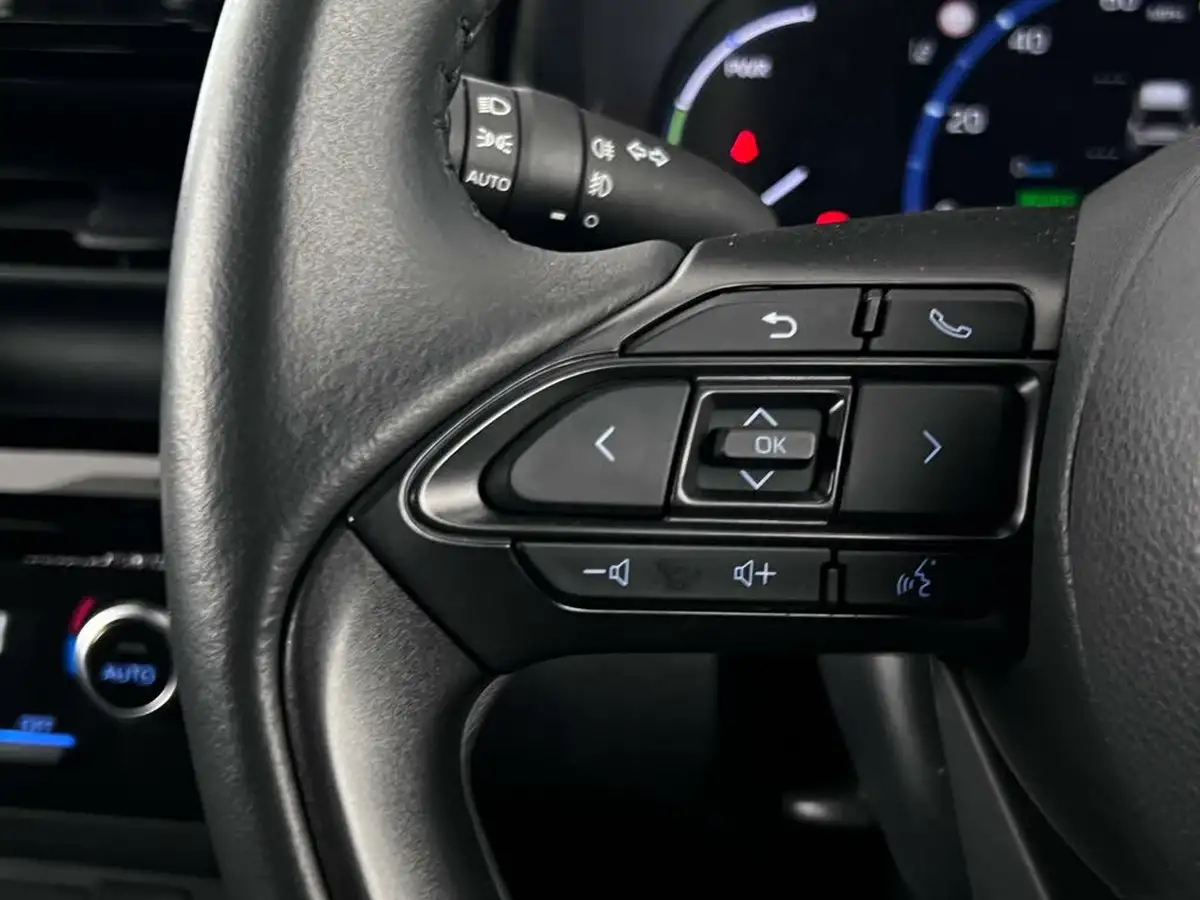2022-toyota-yaris-15-vvt-i-design-panoramic-roof-big-22