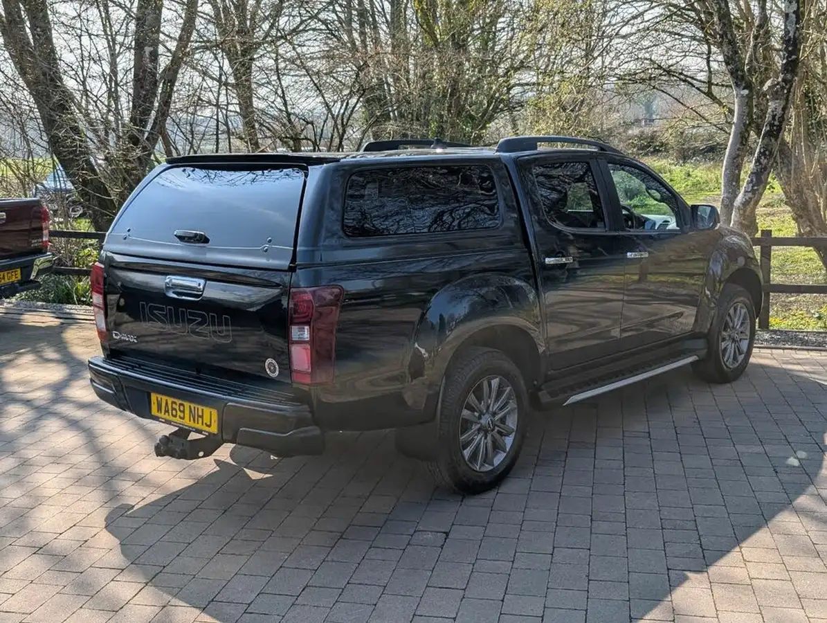 2019-isuzu-d-max-19td-blade-auto-big-6