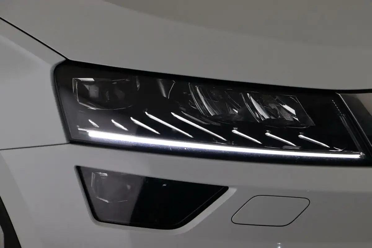 2018-skoda-karoq-15-tsi-edition-ss-big-8