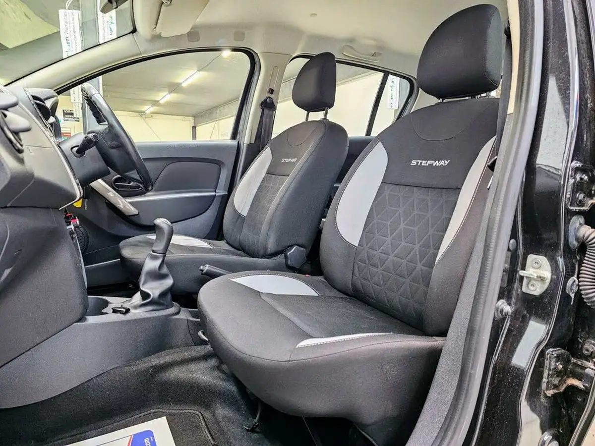 2014-dacia-sandero-stepway-09-laureate-big-24