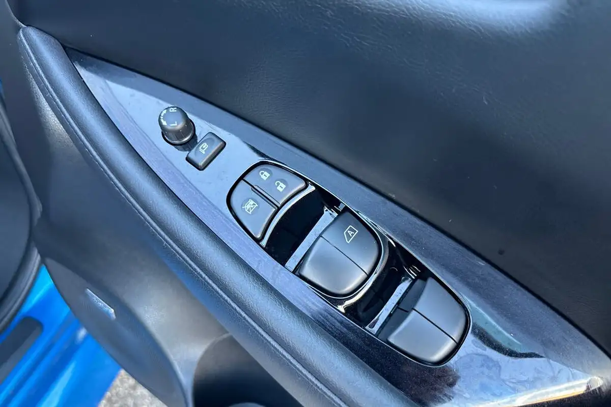 2021-nissan-leaf-e-tekna-big-27