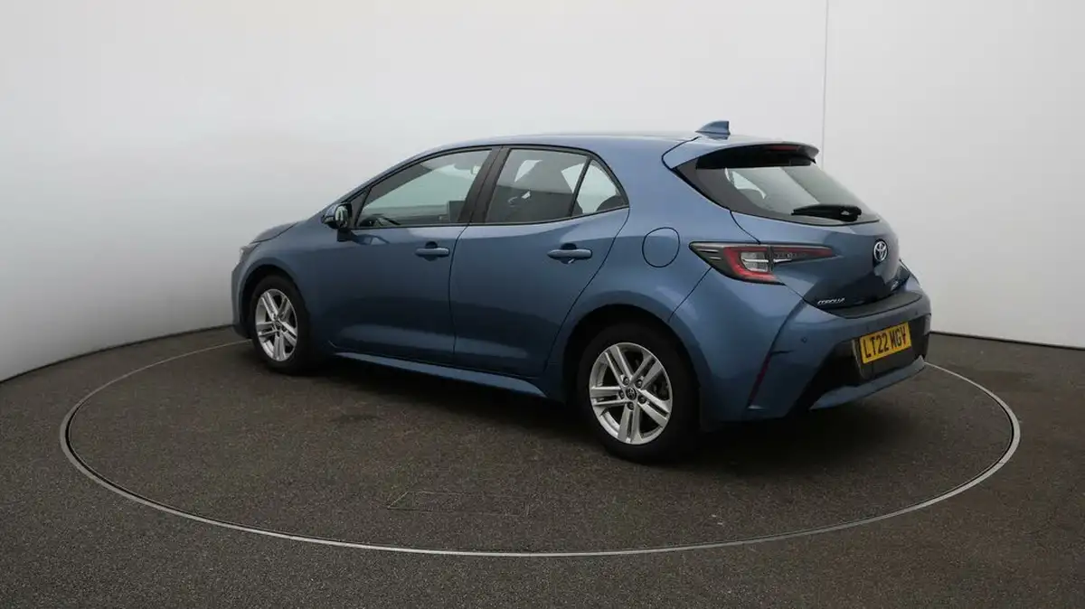 2022-toyota-corolla-18-vvt-i-icon-120bhp-trk-hatchback-5d-big-5