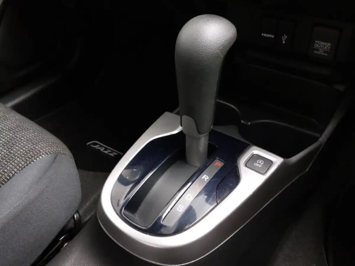2016-honda-jazz-13-i-vtec-se-cvt-big-14
