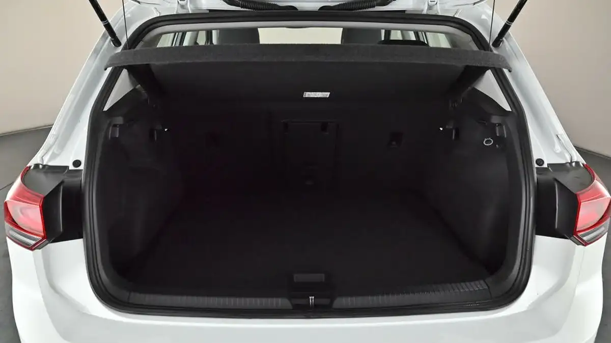 2022-volkswagen-golf-20tdi-style-150ps-hatchback-dsg-big-17
