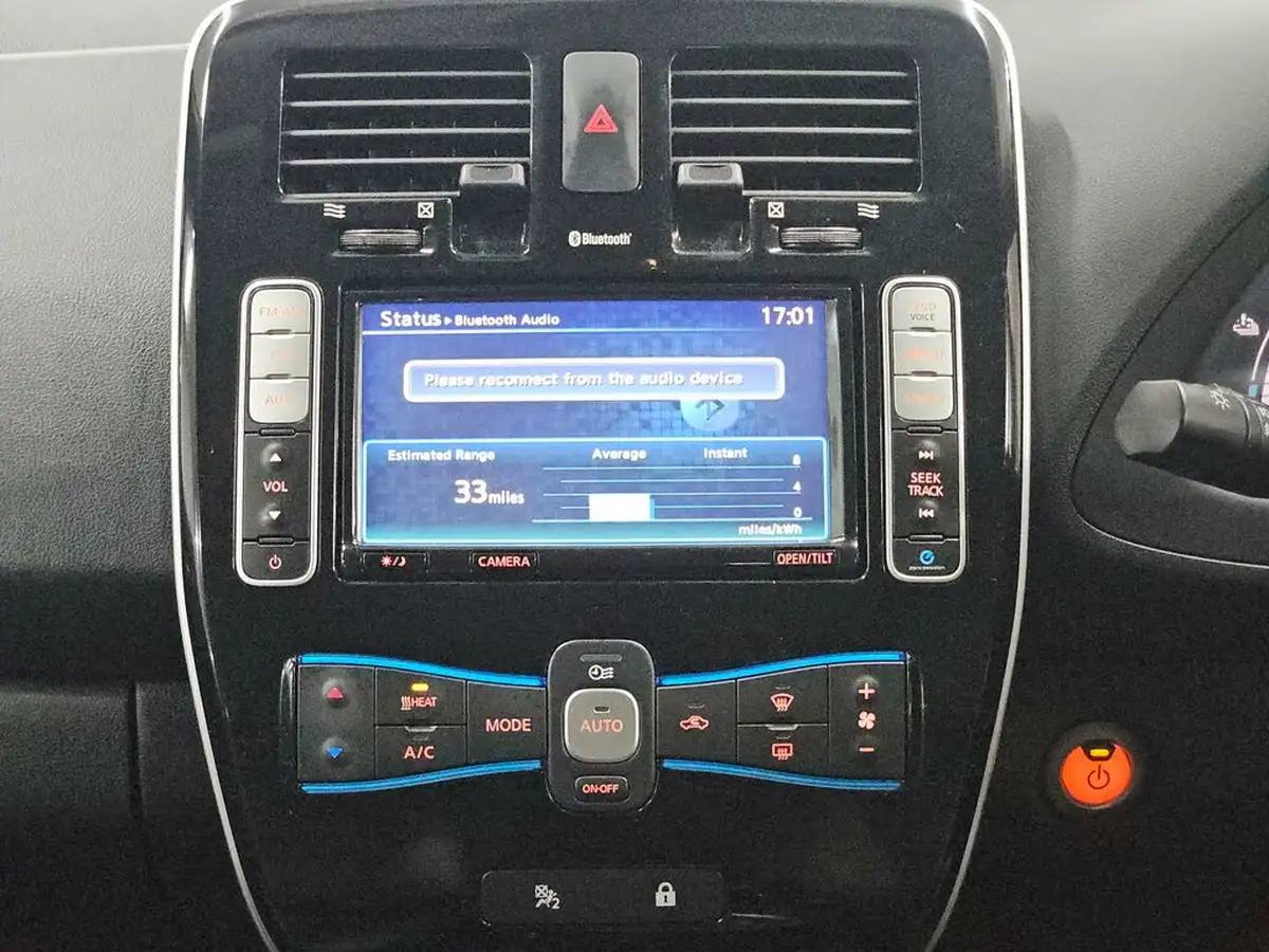 2015-nissan-leaf-e-tekna-24kwh-big-29