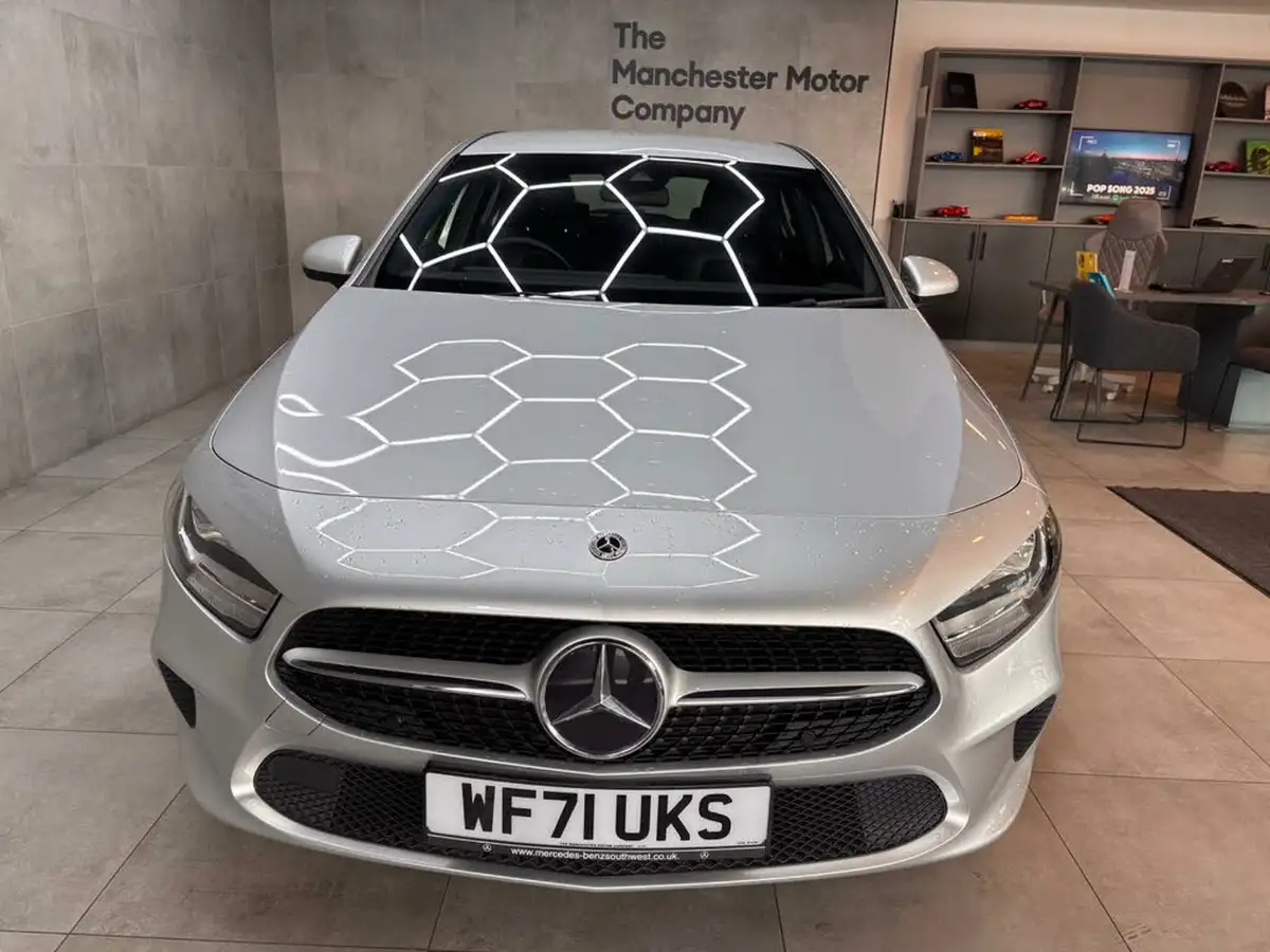 2021-mercedes-benz-a-class-13-a180-se-big-3