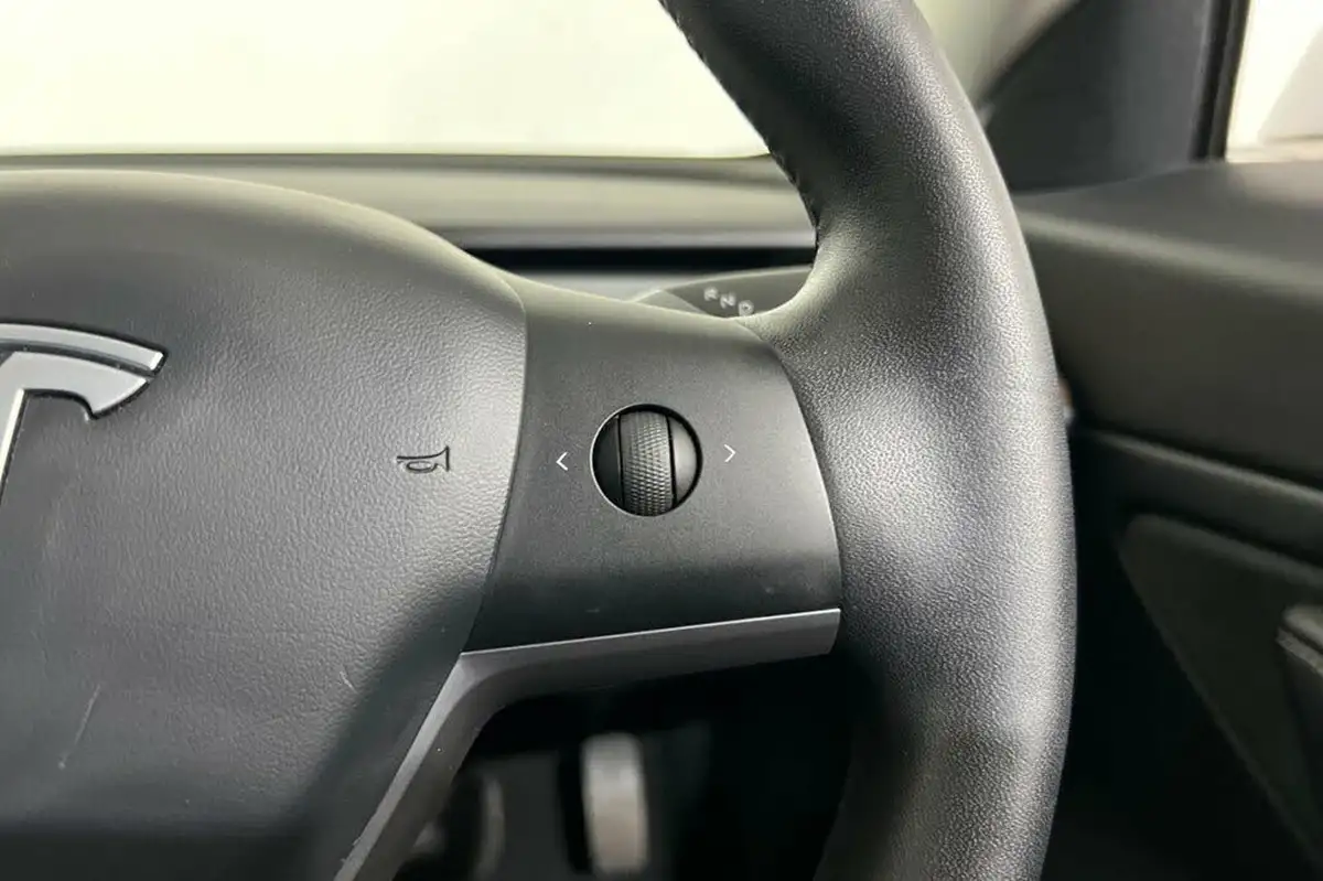 2020-tesla-model-3-e-long-range-big-25