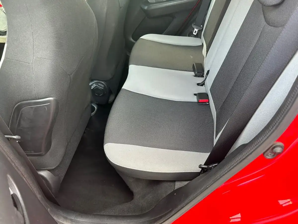 2014-toyota-aygo-10-vvt-i-x-play-5d-big-11