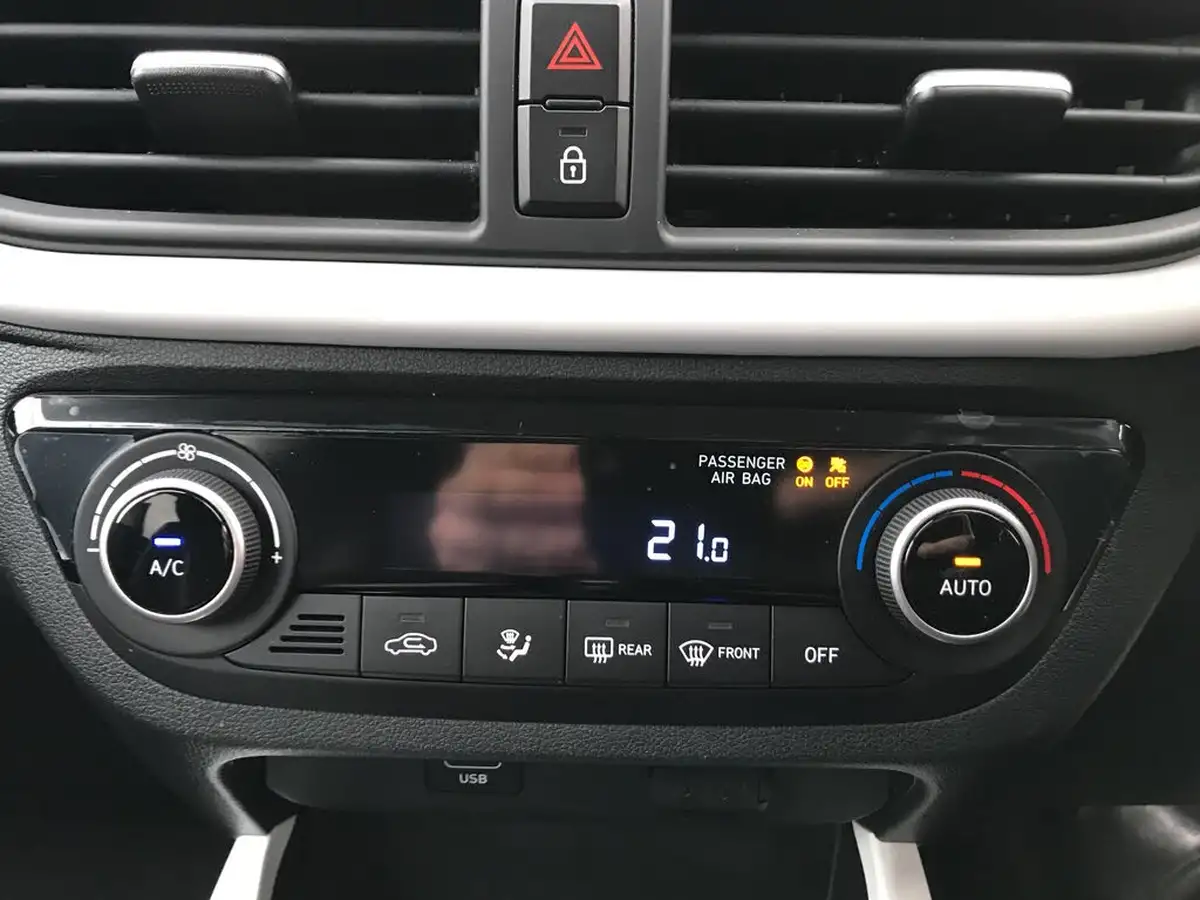 2023-hyundai-i10-10-premium-auto-big-17