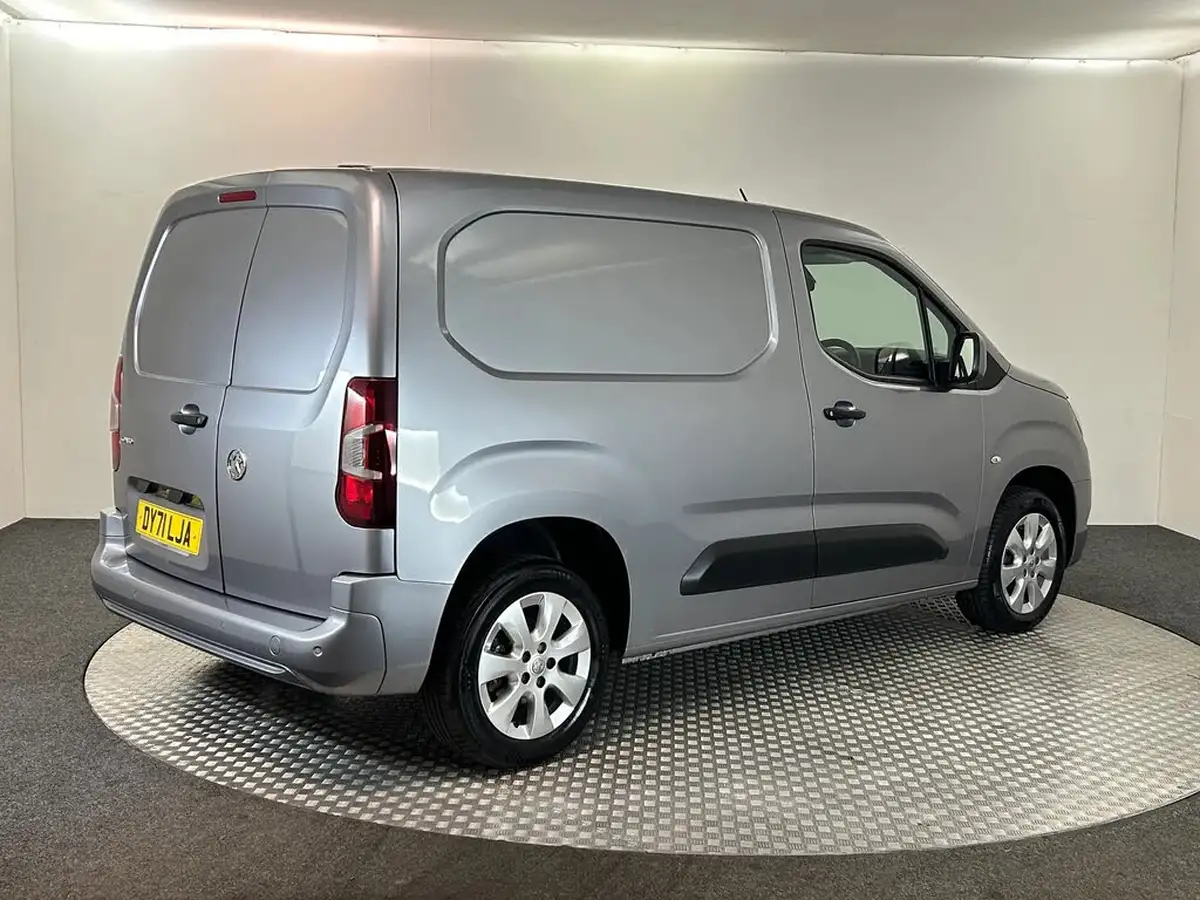 2021-vauxhall-combo-15cdti-griffin-2000-big-3