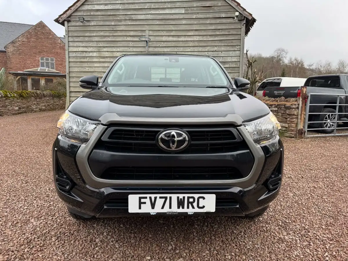 2022-toyota-hi-lux-24d-4d-active-150hpeu6d-double-cab-pick-up-big-7