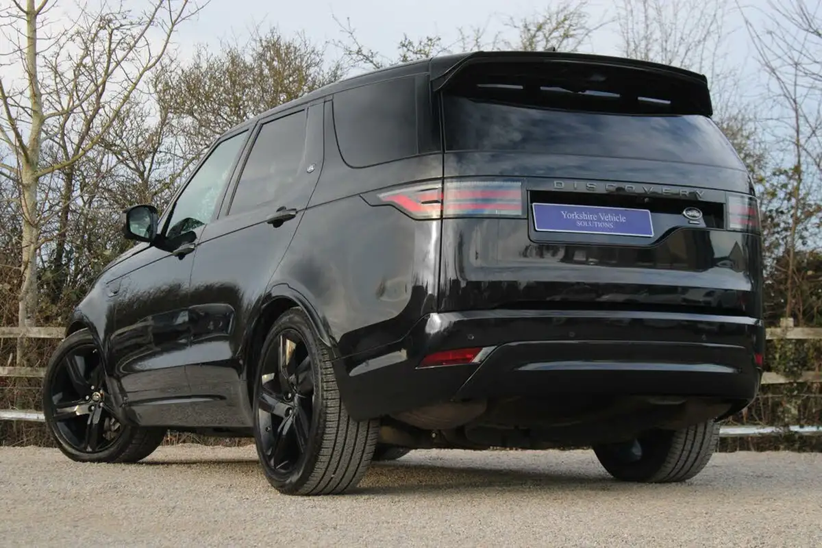 2021-land-rover-discovery-30-d300-r-dynamic-se-big-2