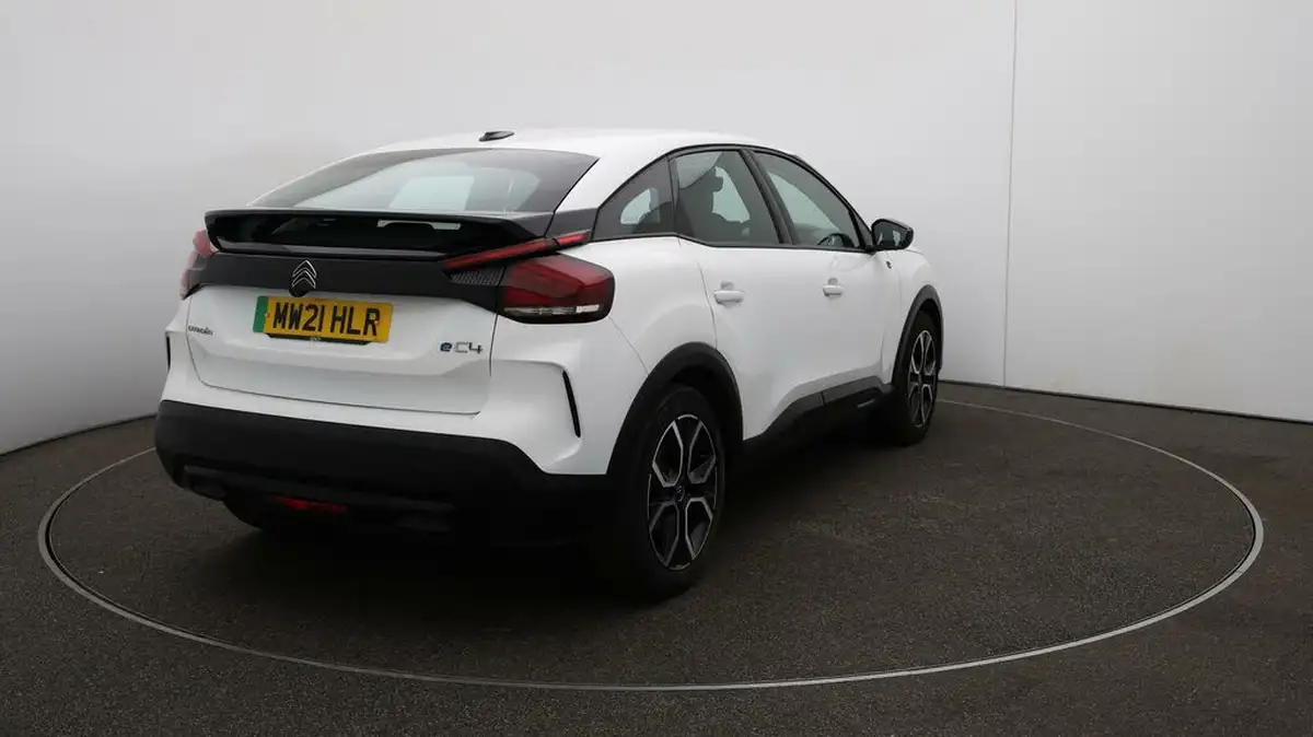 2021-citroen-c4-e-sense-plus-big-49