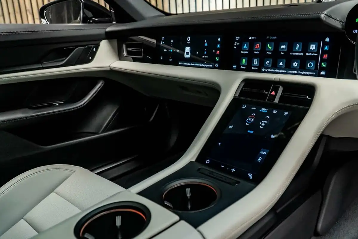 2023-porsche-taycan-e-4s-530ps-big-24