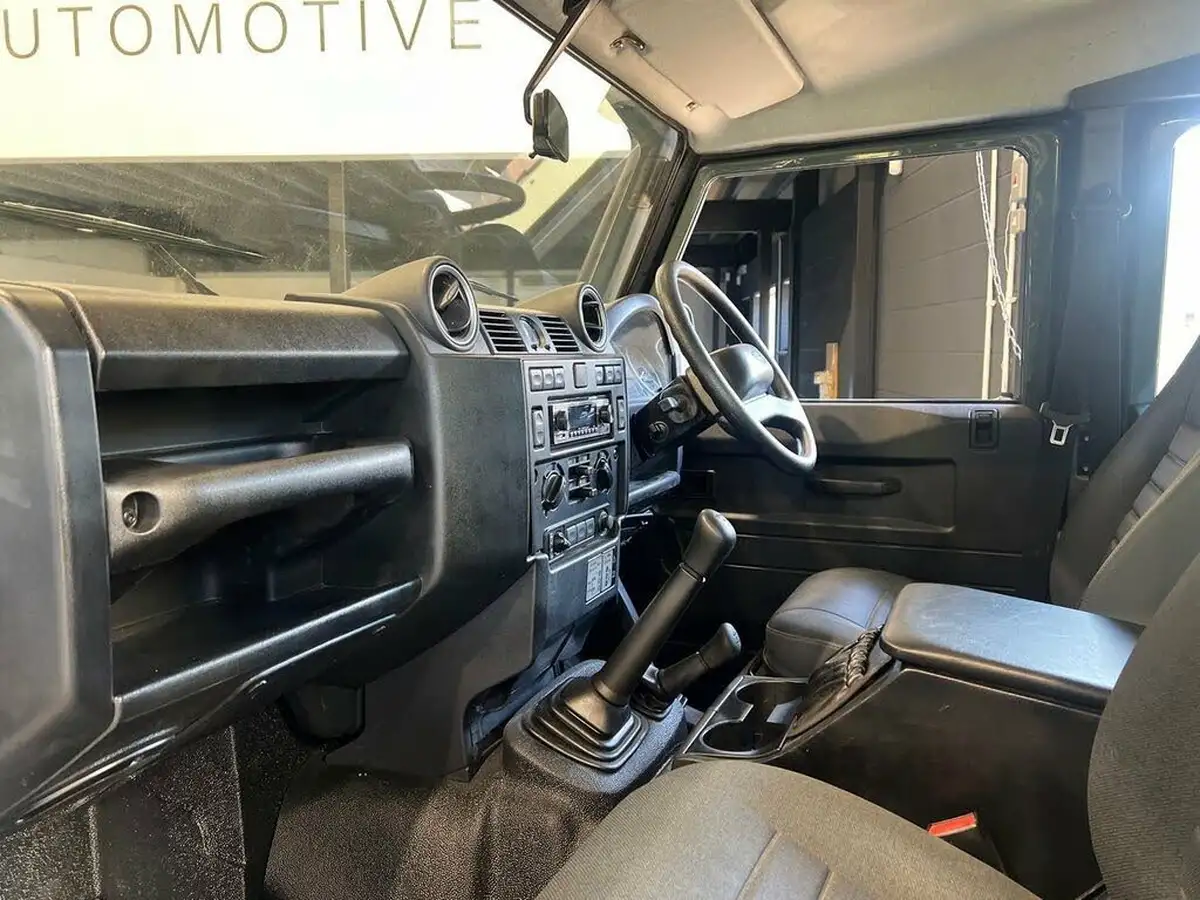 2012-land-rover-110-defender-22td-utility-station-wagon-5-drs-big-23