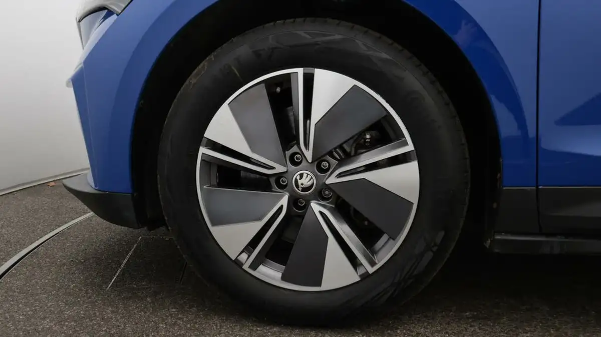 2021-skoda-enyaq-e-80-loft-82-kwh-big-18