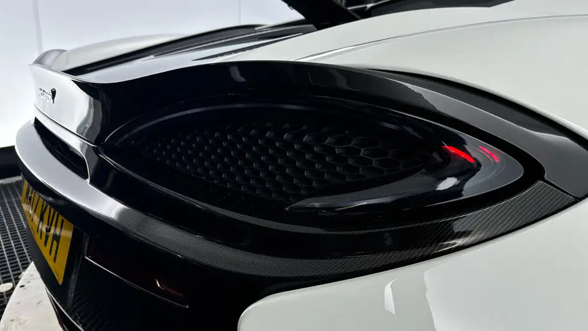2017-mclaren-570s-38-coupe-big-32