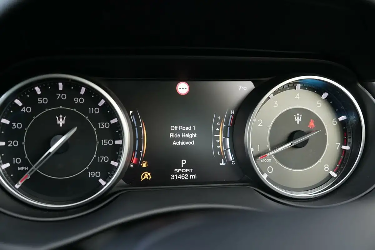 2021-maserati-levante-30-gransport-big-24