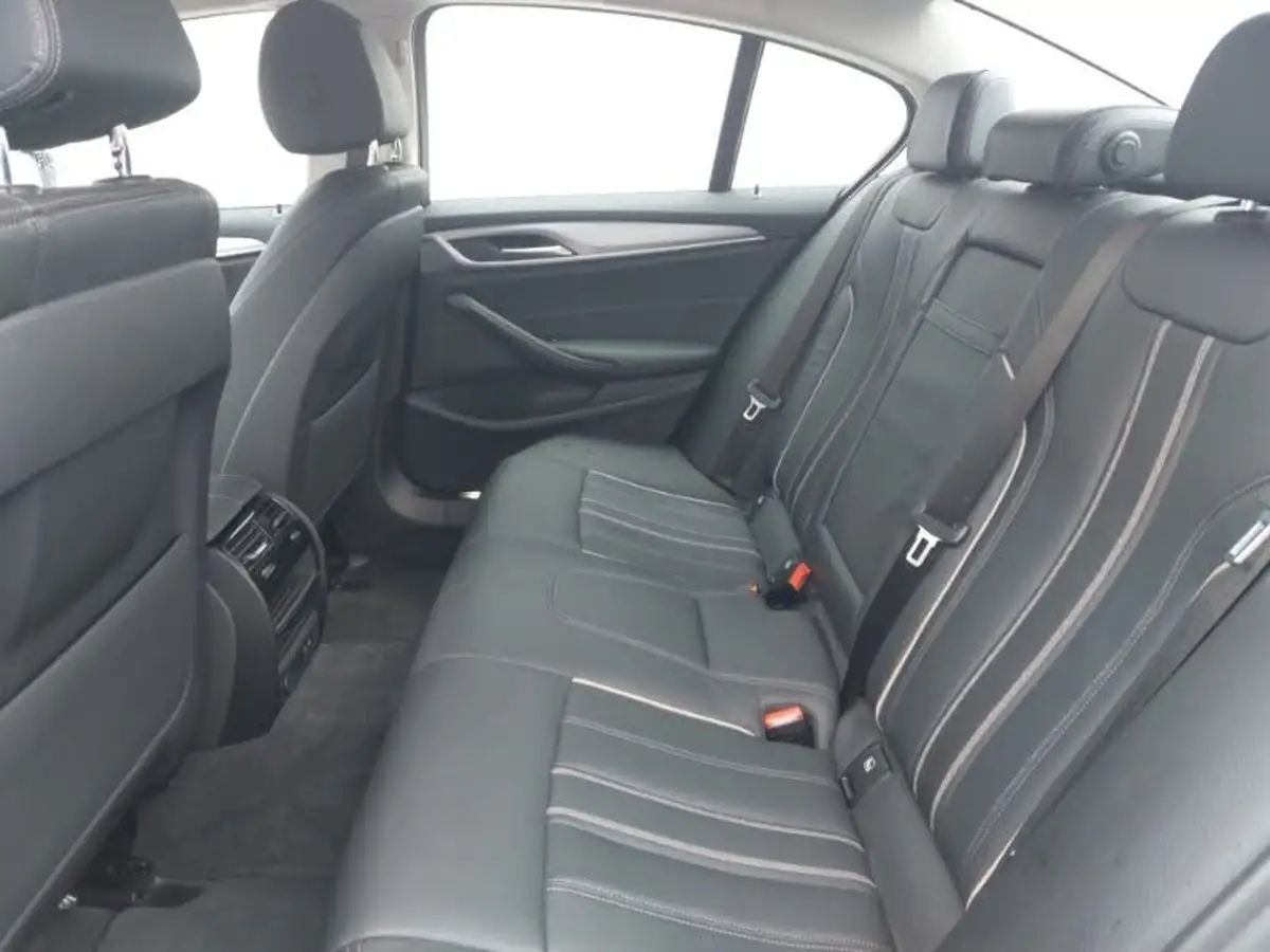 2022-bmw-5-series-20-530e-se-saloon-4d-big-5