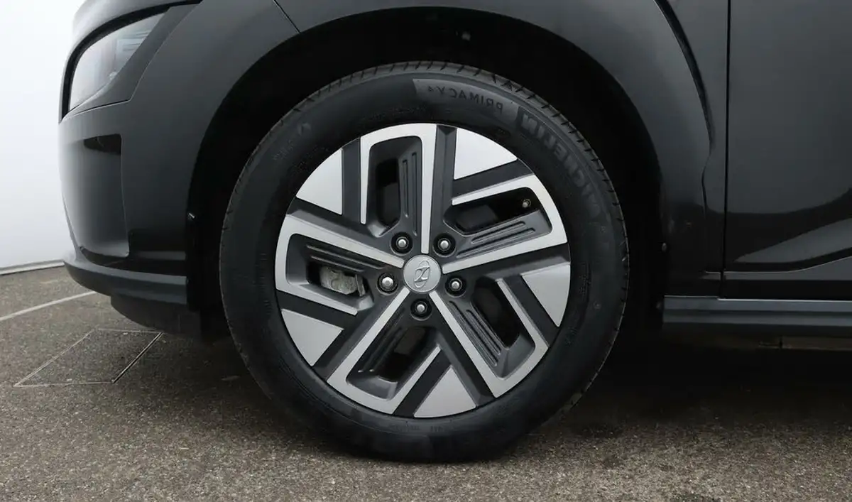 2023-hyundai-kona-e-se-connect-big-18