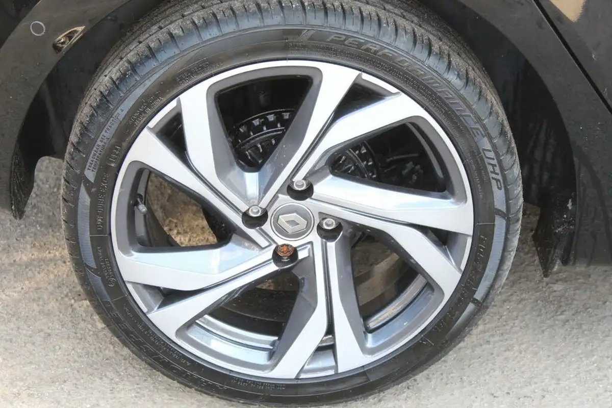2020-renault-clio-10-tce-rs-line-100bhp-big-30