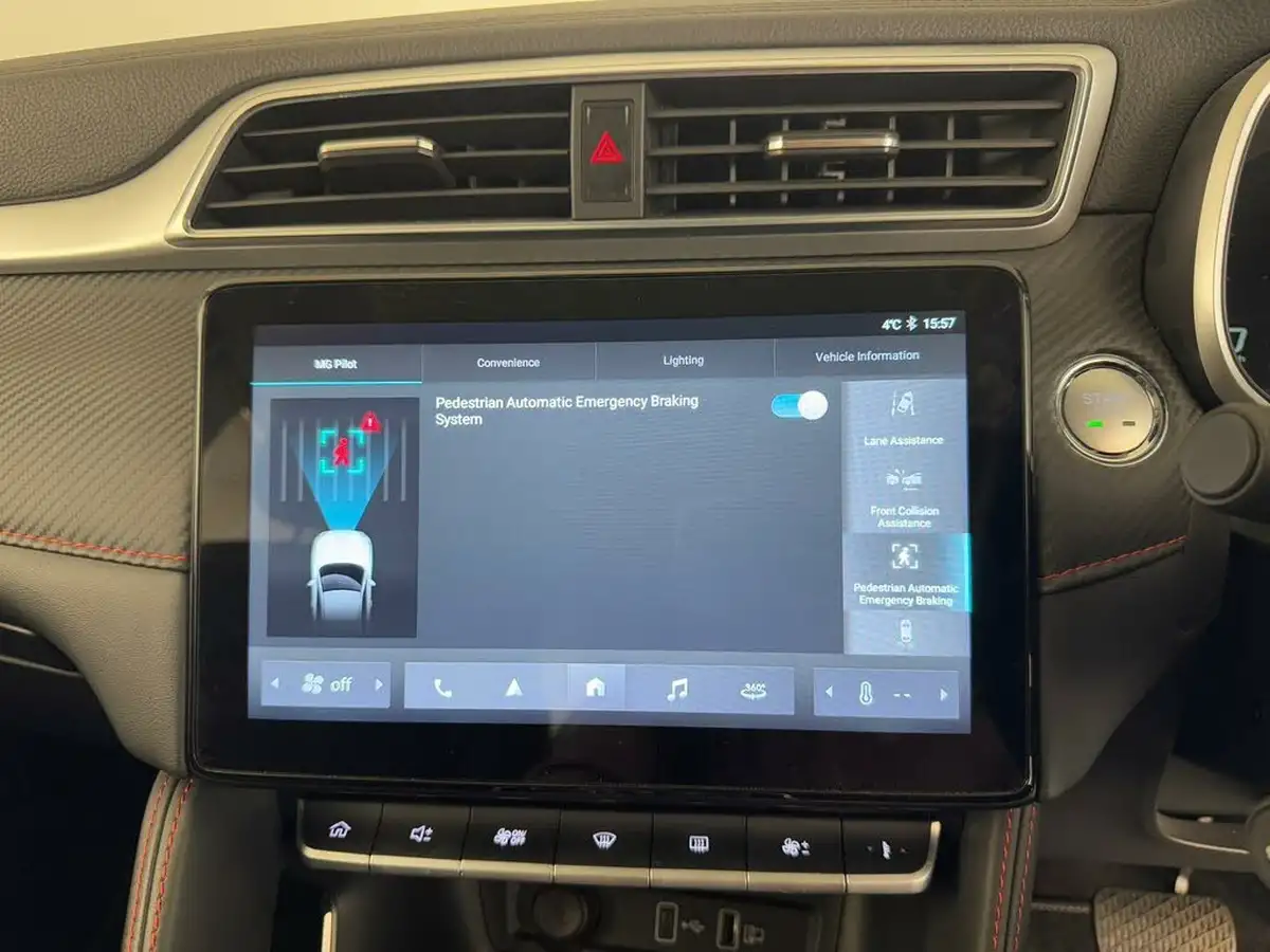 2022-mg-zs-suv-e-trophy-ev-156ps-long-range-big-53