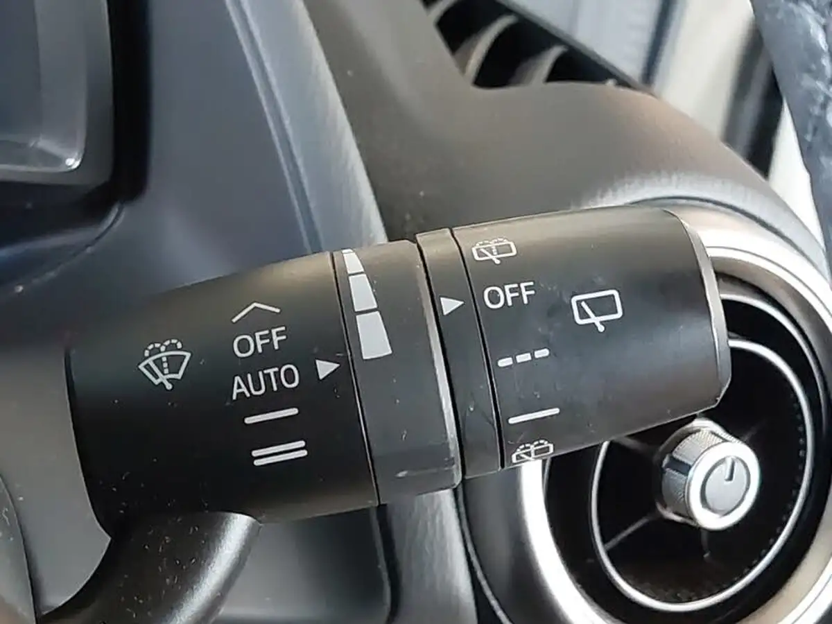2020-mazda-mazda2-15-skyactiv-g-se-l-big-17