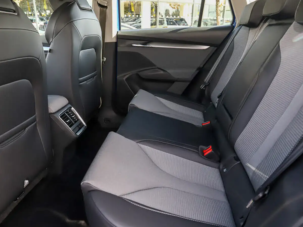 2022-skoda-enyaq-e-80-82-kwh-big-5