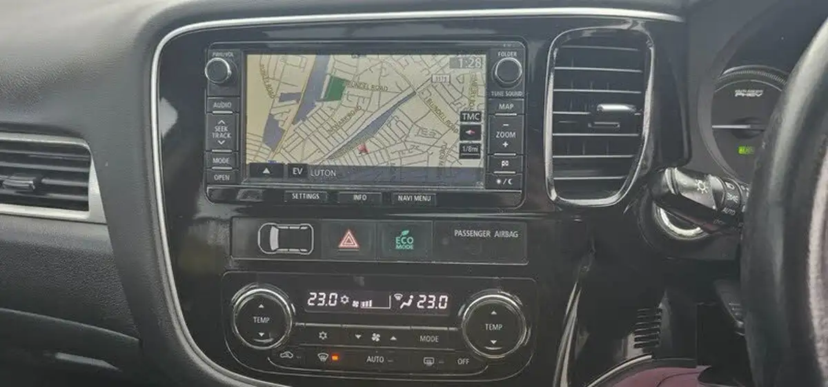 2015-mitsubishi-outlander-20-gx4h-big-23