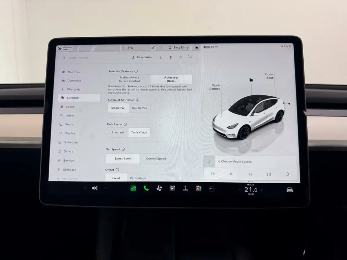 2022-tesla-model-y-e-long-range-big-37