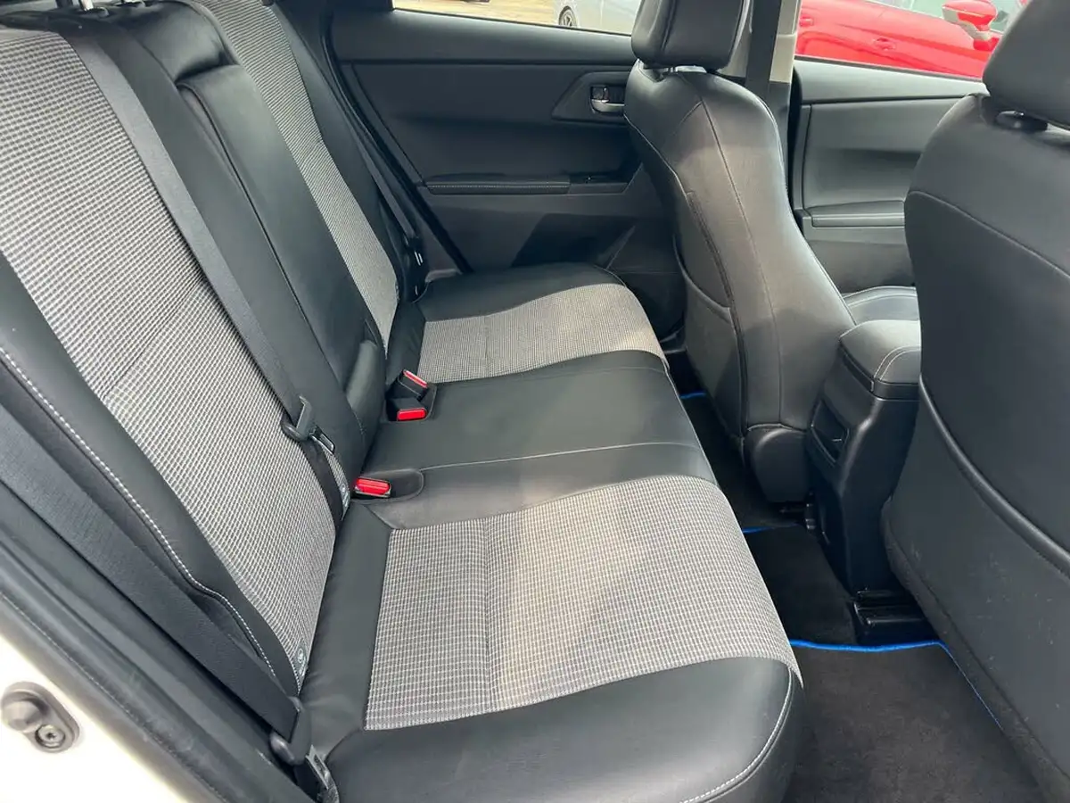 2017-toyota-auris-18-vvt-i-hsd-excel-estate-big-13