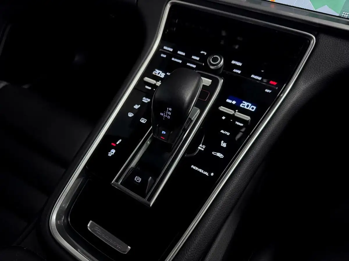2018-porsche-panamera-29-v6-4-e-hybrid-sport-turismo-big-30