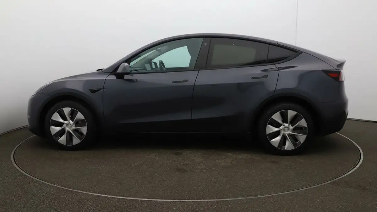 2022-tesla-model-y-e-long-range-big-56