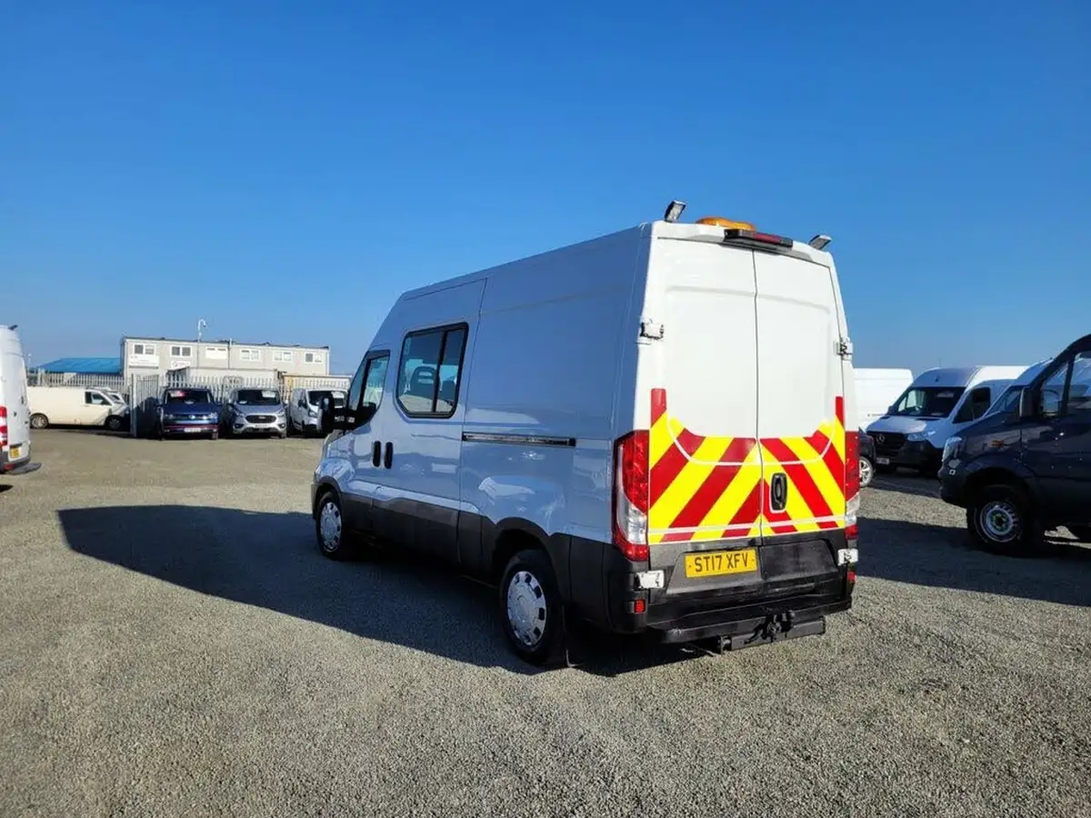 2017-iveco-daily-s-class-23td-35s12v-3520-h1-business-big-9