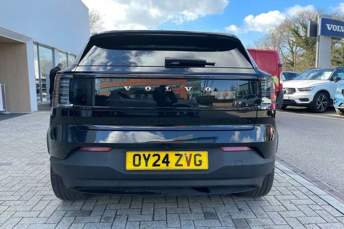 2024-volvo-ex30-e-single-motor-ultra-big-7