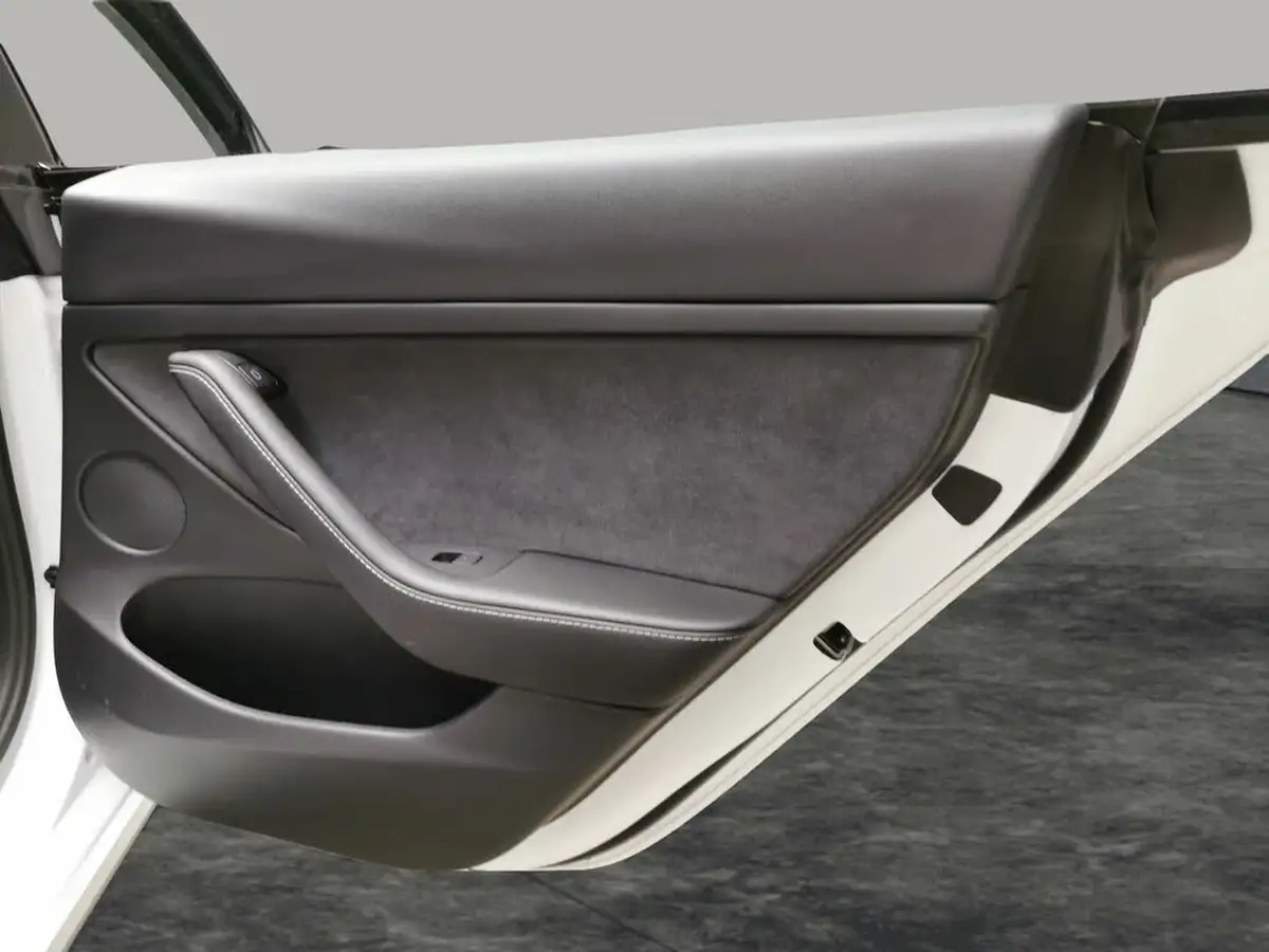 2022-tesla-model-3-e-performance-big-32