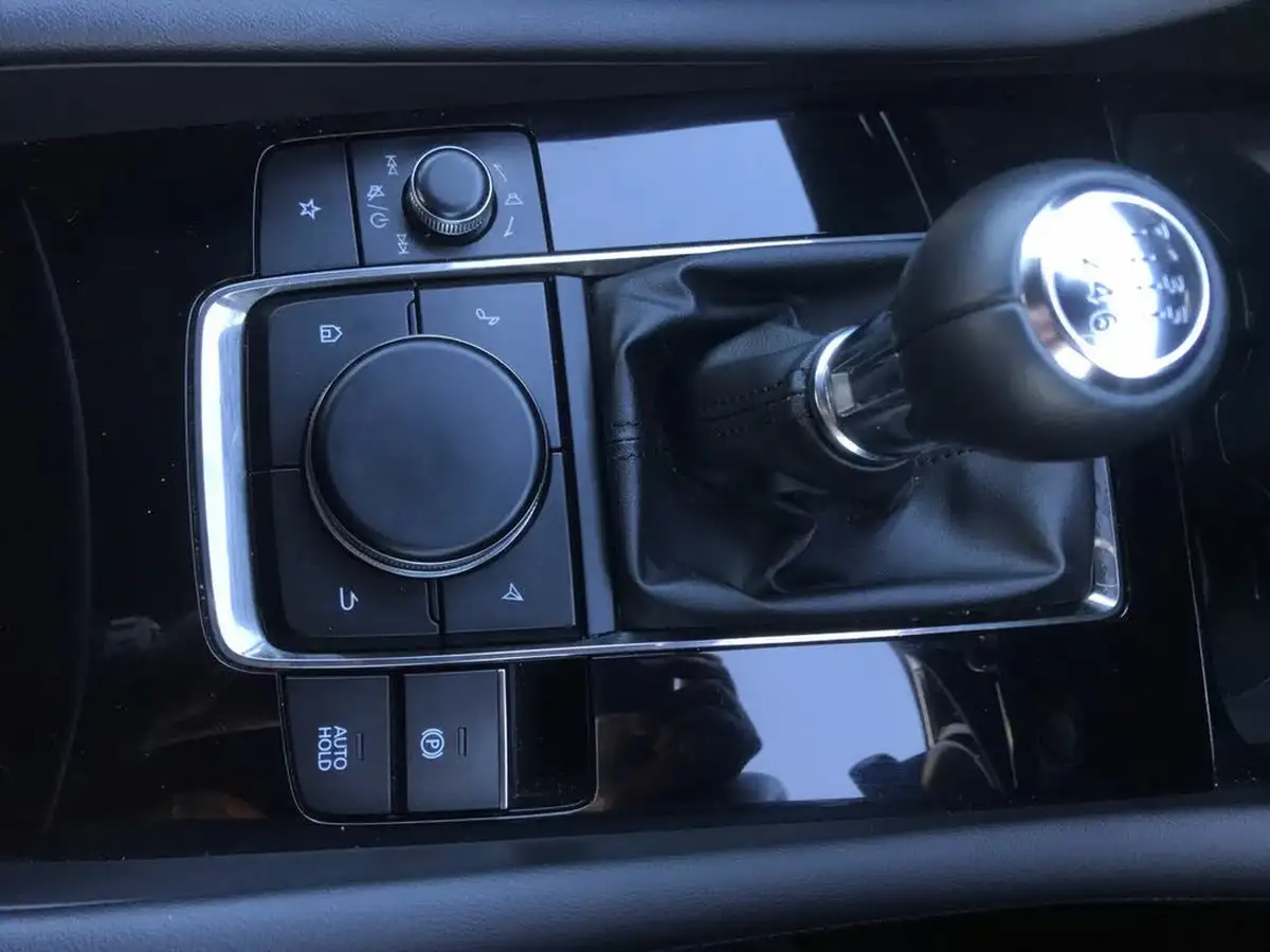 2024-mazda-mazda3-20-e-skyactiv-x-centre-line-big-18
