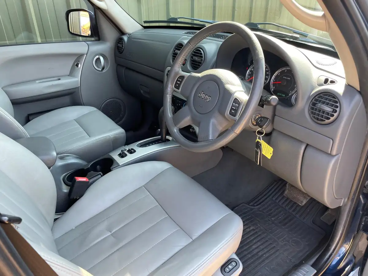 2006-jeep-cherokee-37-limited-big-6
