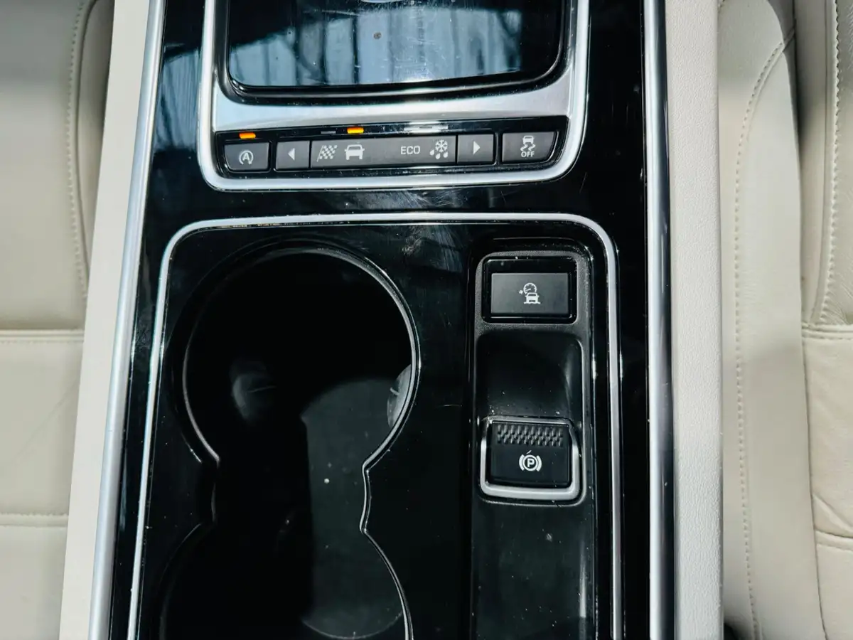 2016-jaguar-xe-20d-prestige-180ps-auto-big-16