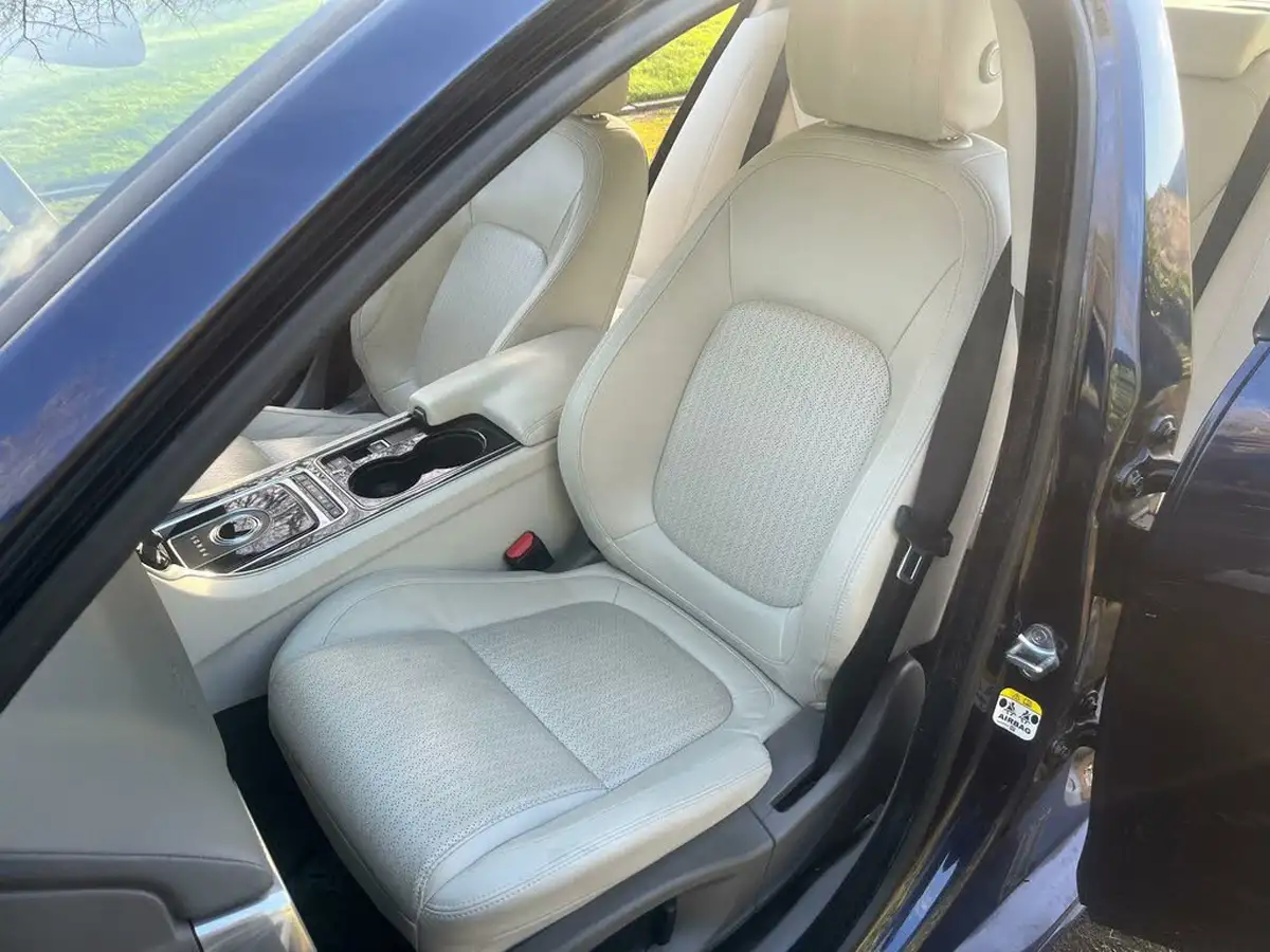 2015-jaguar-xe-20td-portfolio-180ps-auto-big-12